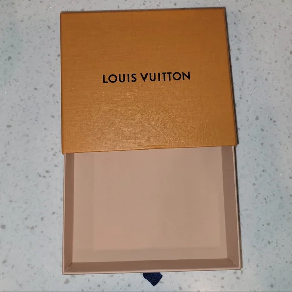 Small Louis Vuitton Box with Drawer - Picture 8 of 12